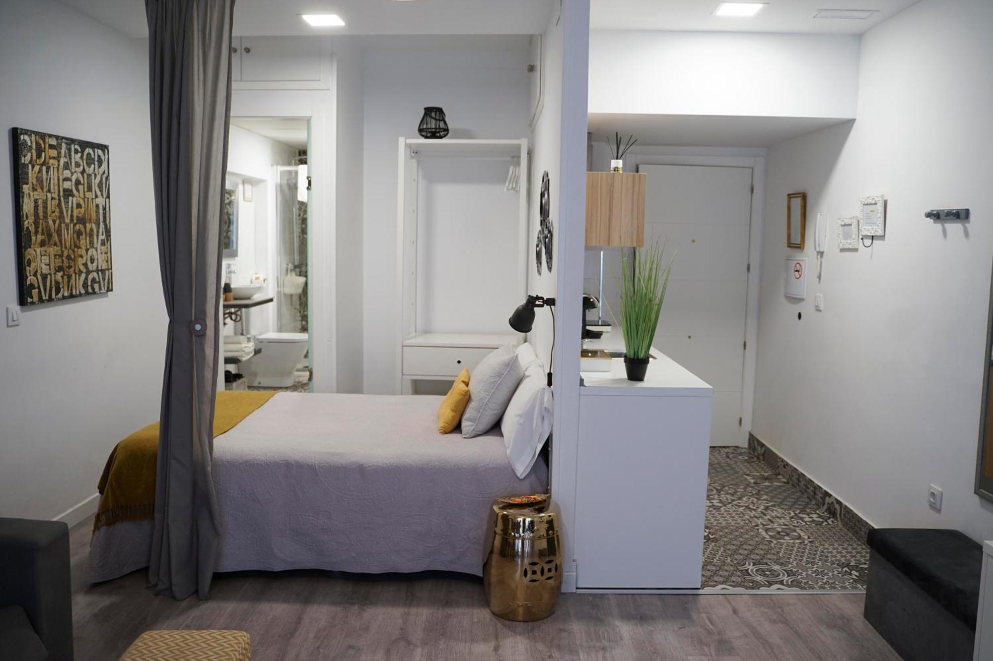Apartamentos Suites Cariatide Plasencia Dış mekan fotoğraf