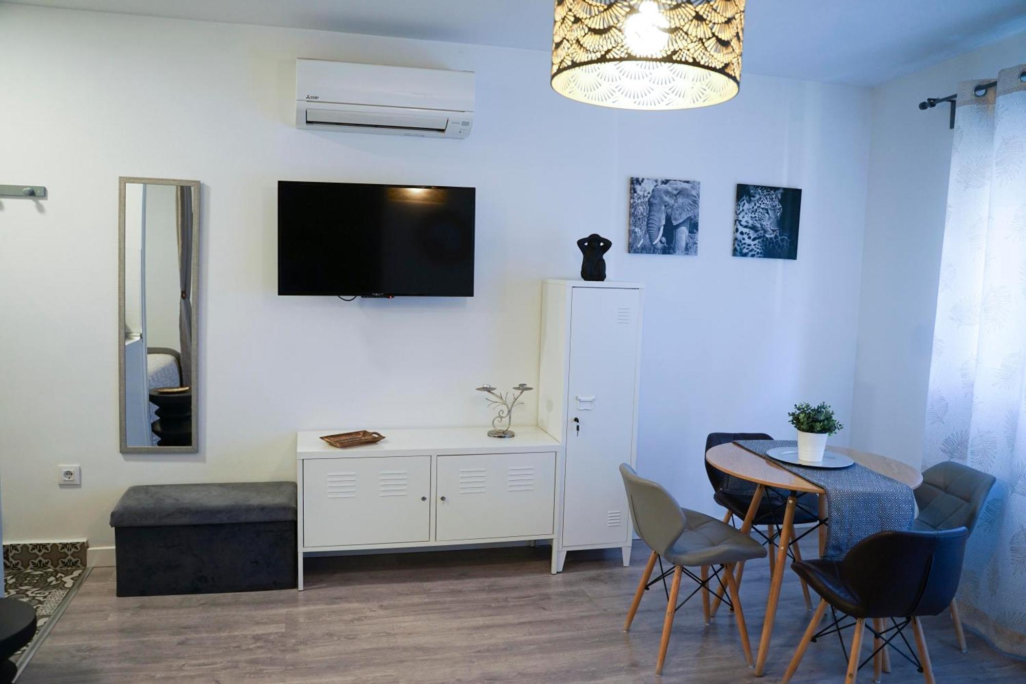 Apartamentos Suites Cariatide Plasencia Dış mekan fotoğraf
