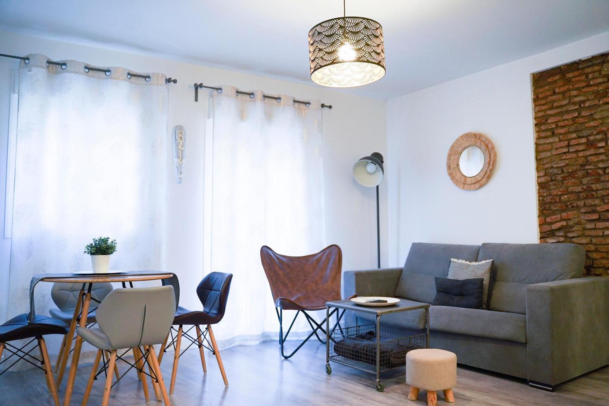Apartamentos Suites Cariatide Plasencia Dış mekan fotoğraf