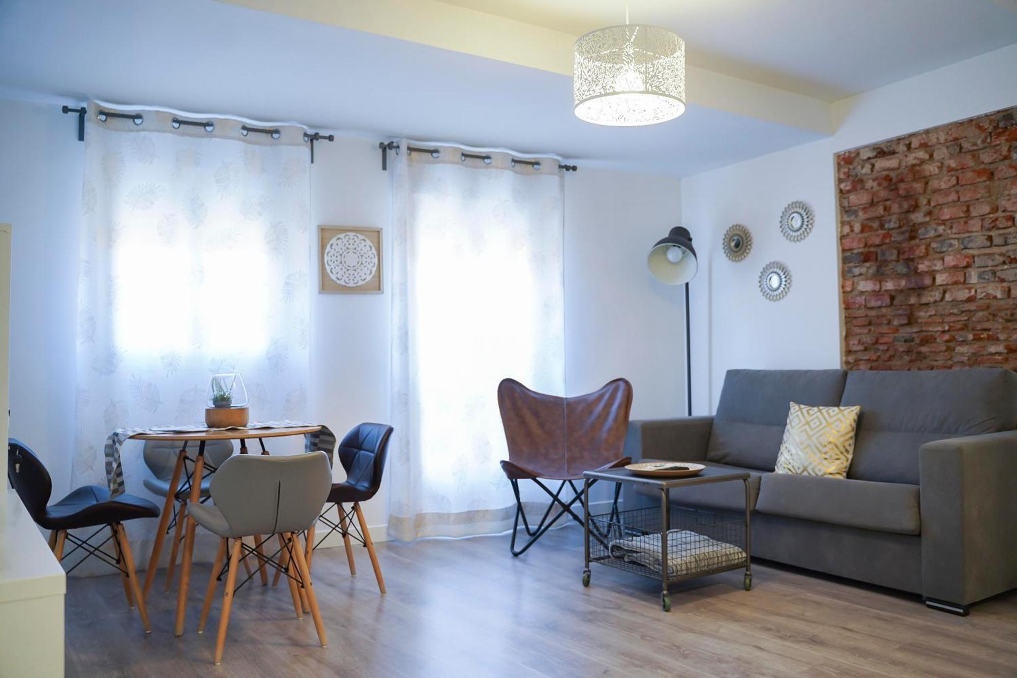 Apartamentos Suites Cariatide Plasencia Dış mekan fotoğraf