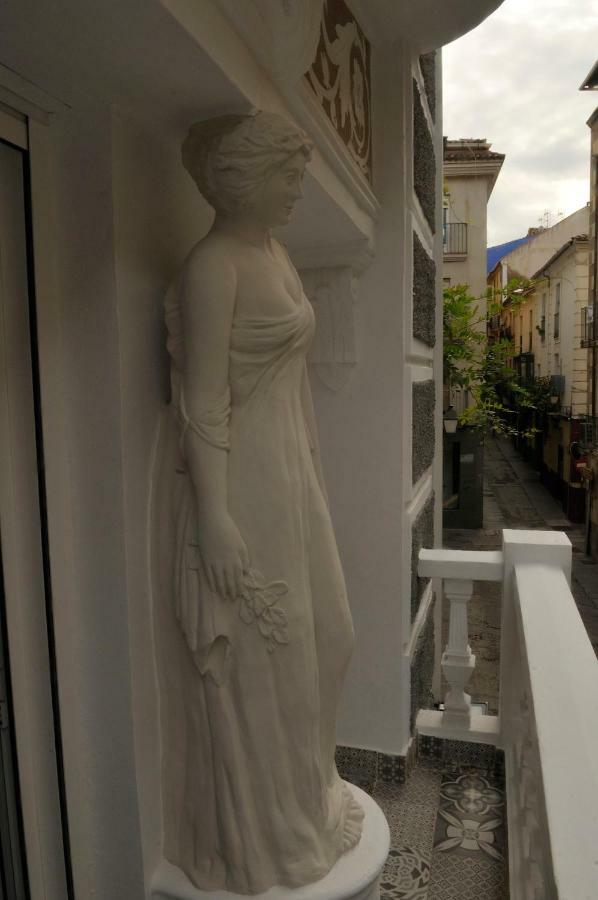 Apartamentos Suites Cariatide Plasencia Dış mekan fotoğraf